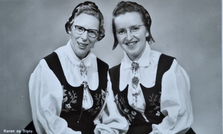 Signy og karen 2_editedx.jpg